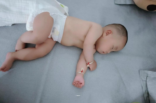 儋州几个月宝宝会抬头